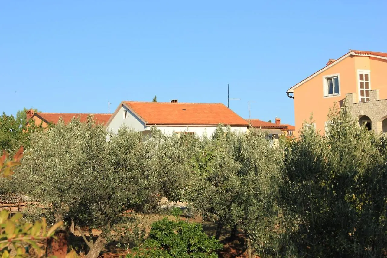 Apartments With A Parking Space Fazana - 7230