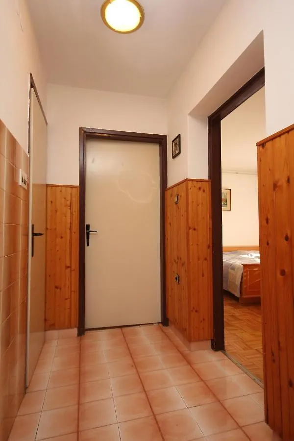 Apartments With A Parking Space Fazana - 7230