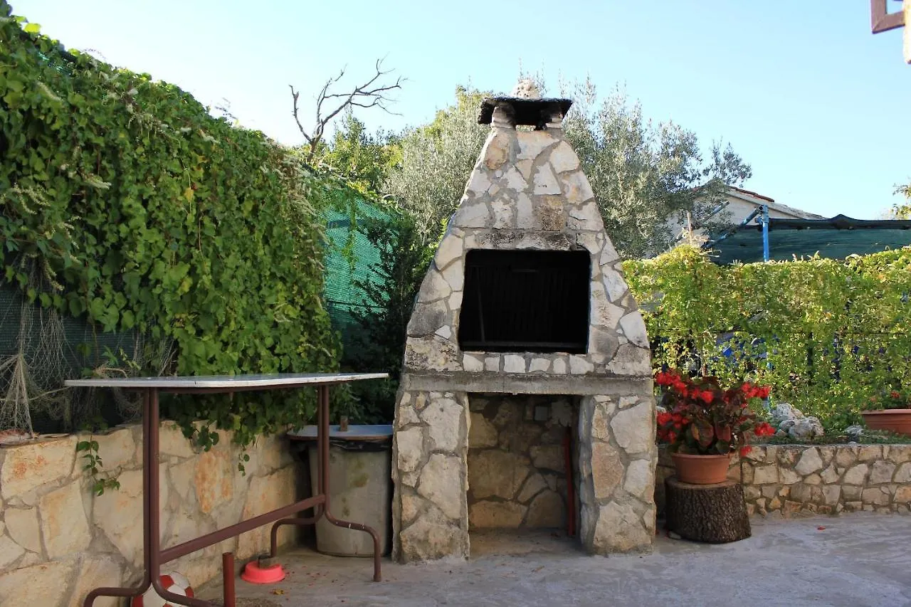 Apartments With A Parking Space Fazana - 7230 Hırvatistan