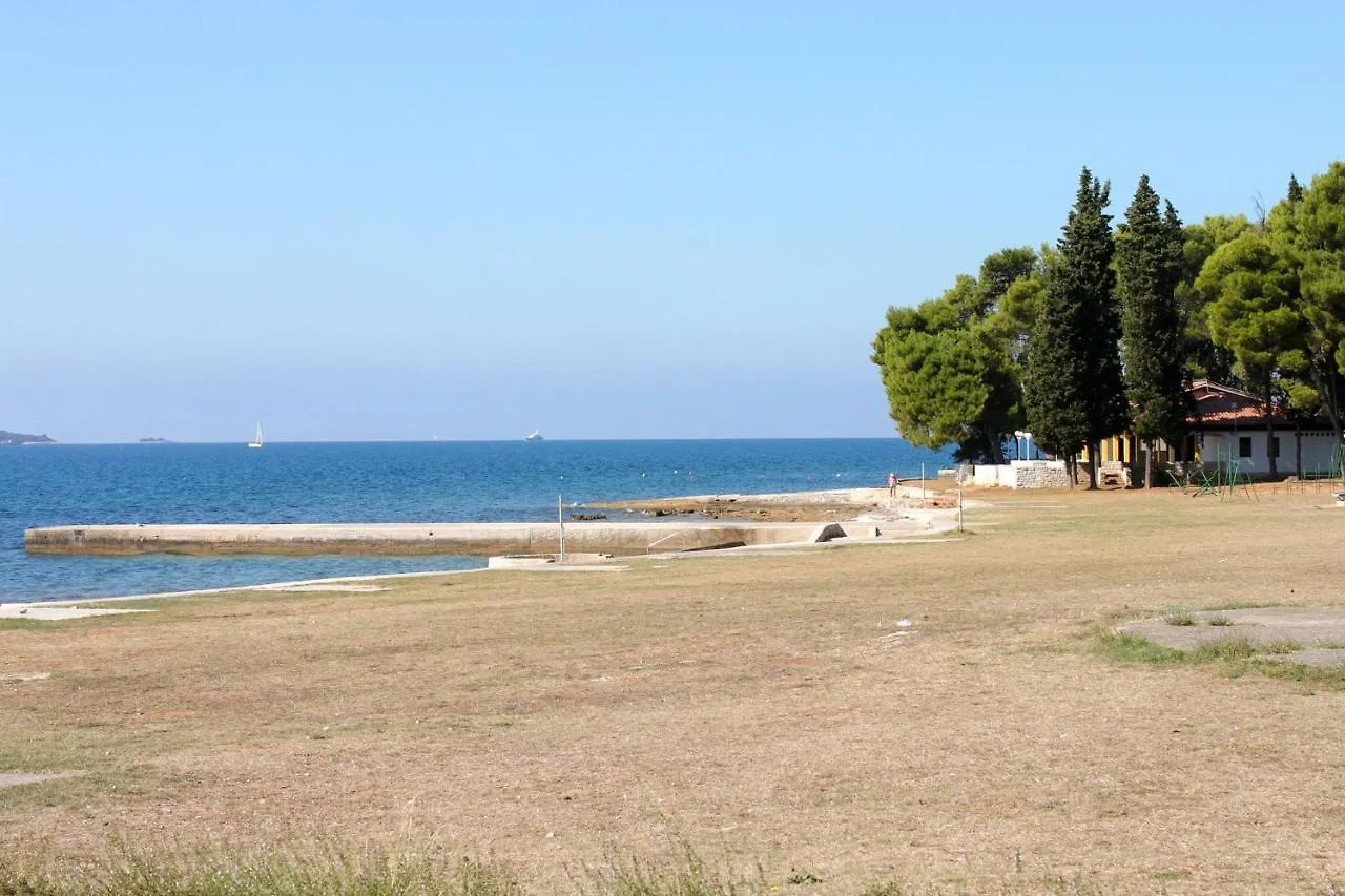 Apartments With A Parking Space Fazana - 7230 Croatia