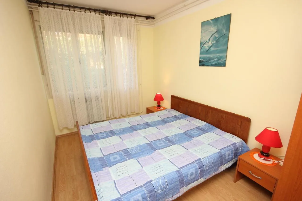 Apartments With A Parking Space Fazana - 7230