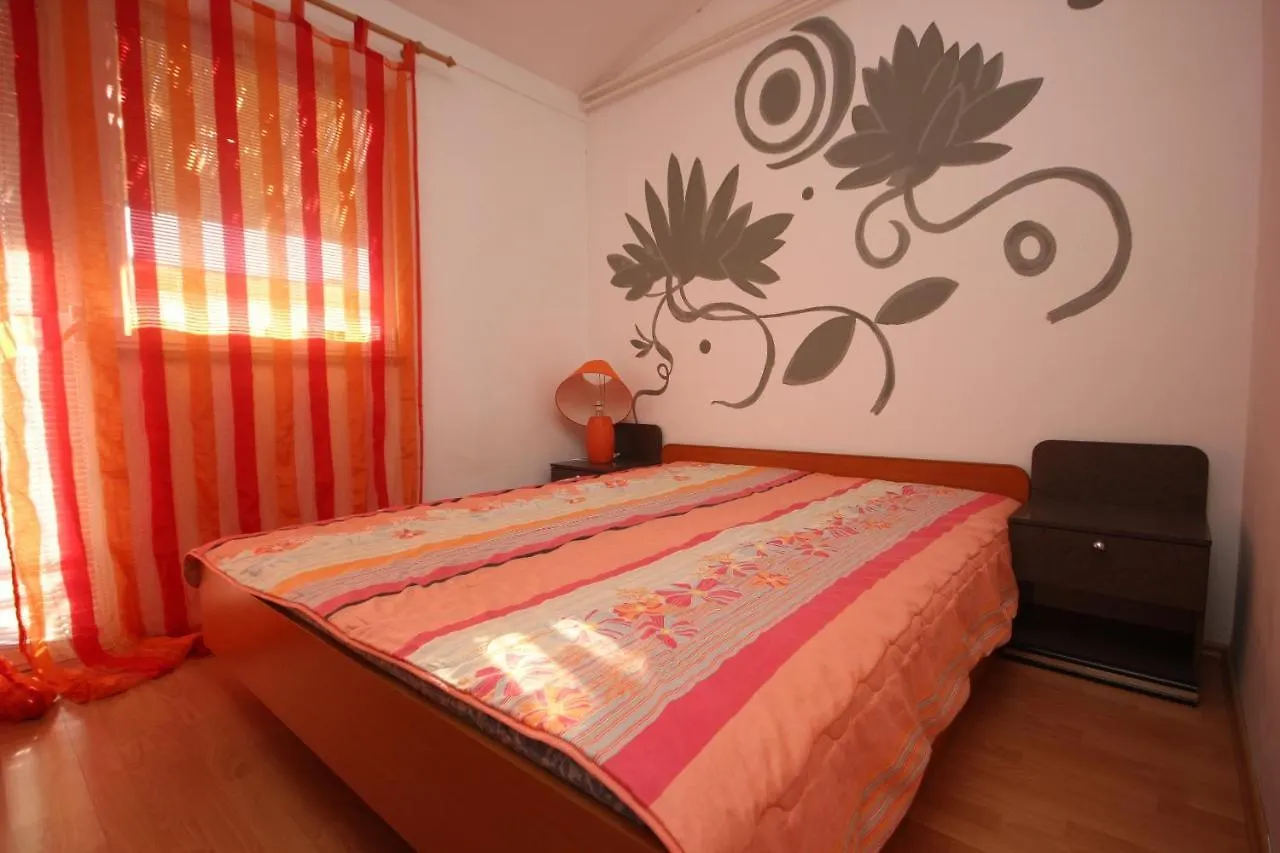 Apartments With A Parking Space Fazana - 7230 0*,  Croatia