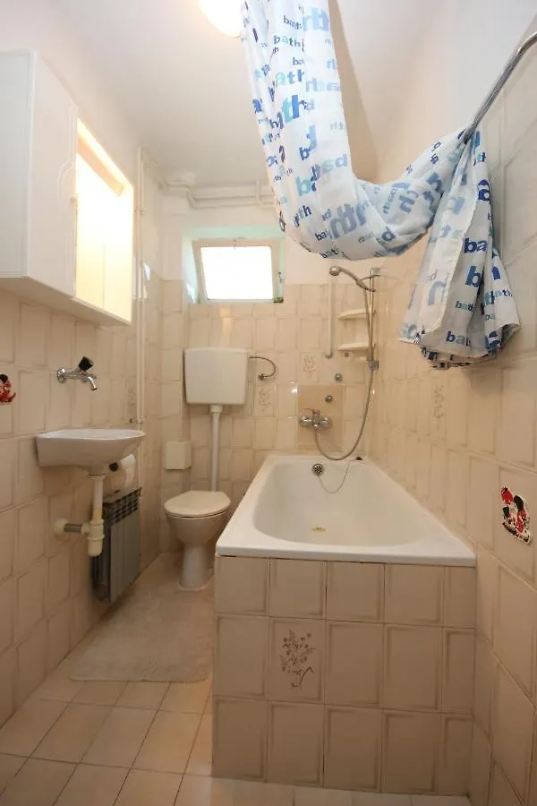 Apartments With A Parking Space Fazana - 7230 Croatia